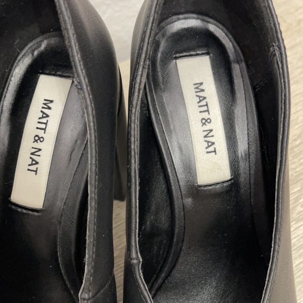 Used Matt & Nat Pumps
Great Condition! - Picture 7 of 9